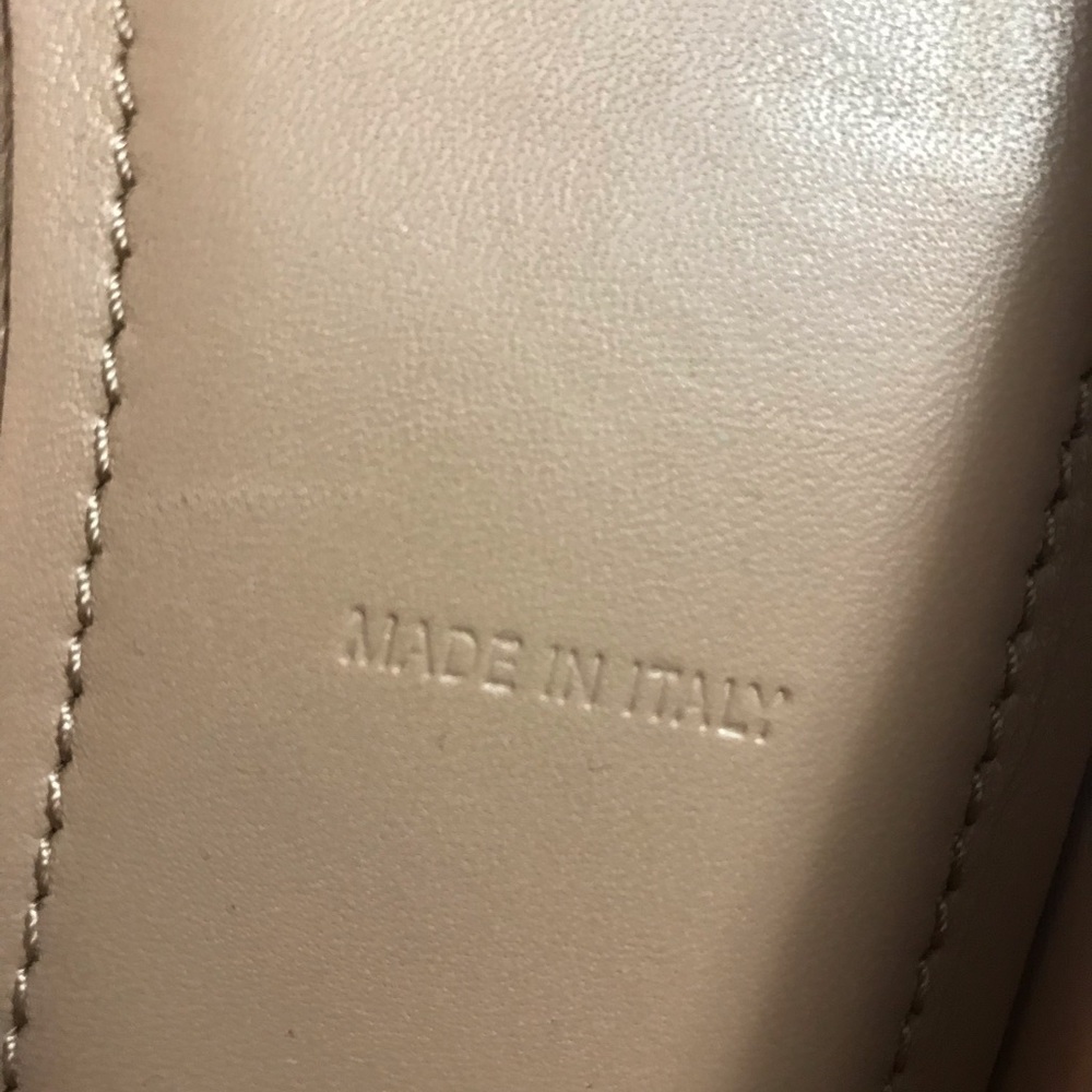 Authentic Louis Vuitton shoes - Picture 5 of 12